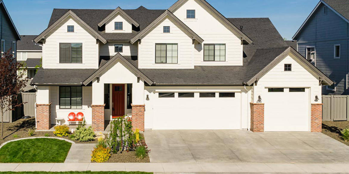 Built in 2016 Spacious Meridian Home!