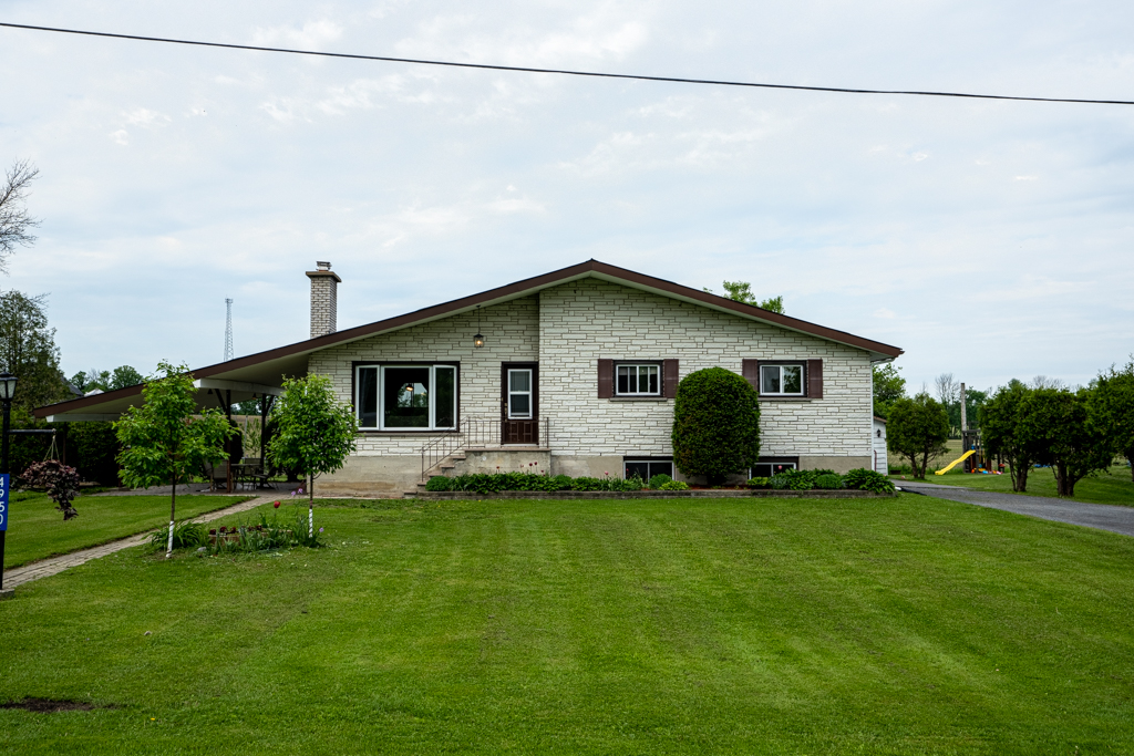 Beautiful Bungalow in Martintown For Sale!