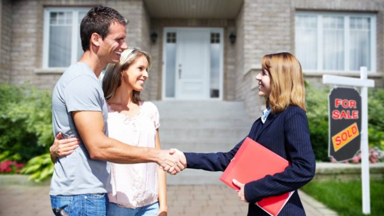 Realtor_Handshake.jpg