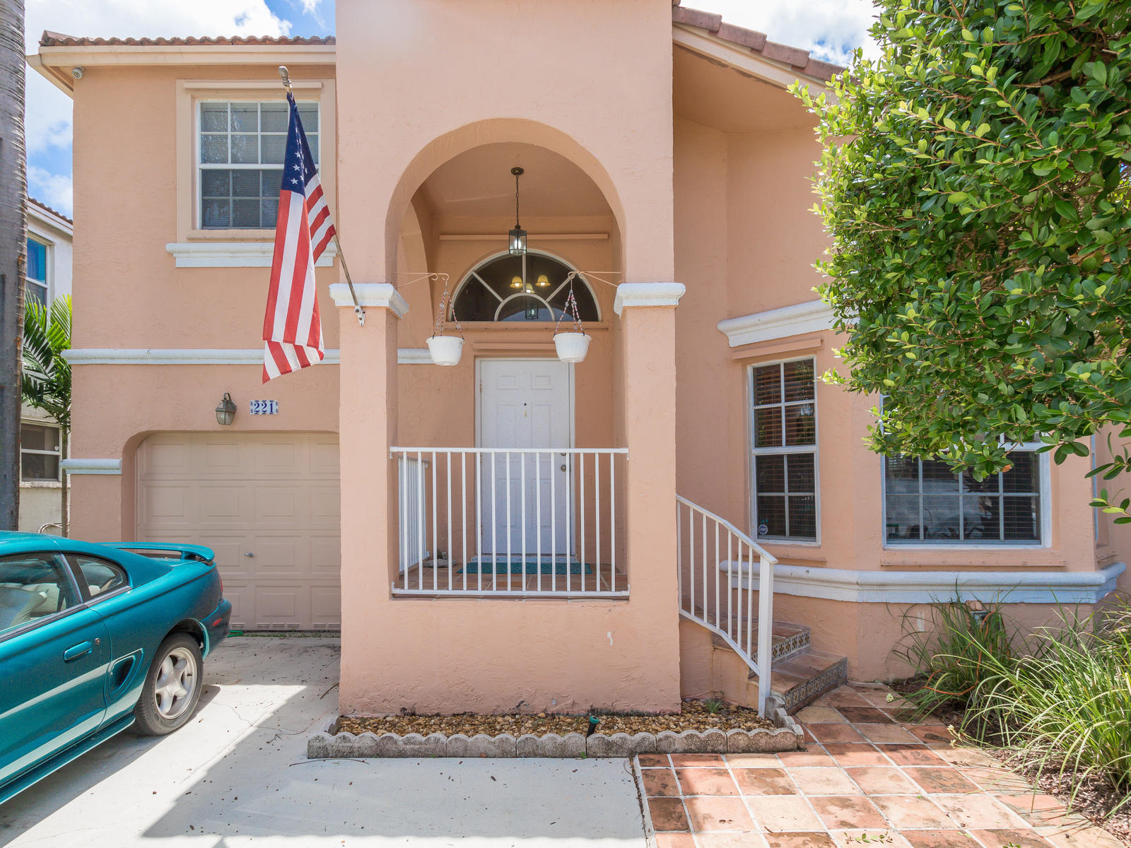 A 4 Bed/3.5 Bath Towngate Home Sold in Pembroke Pines!