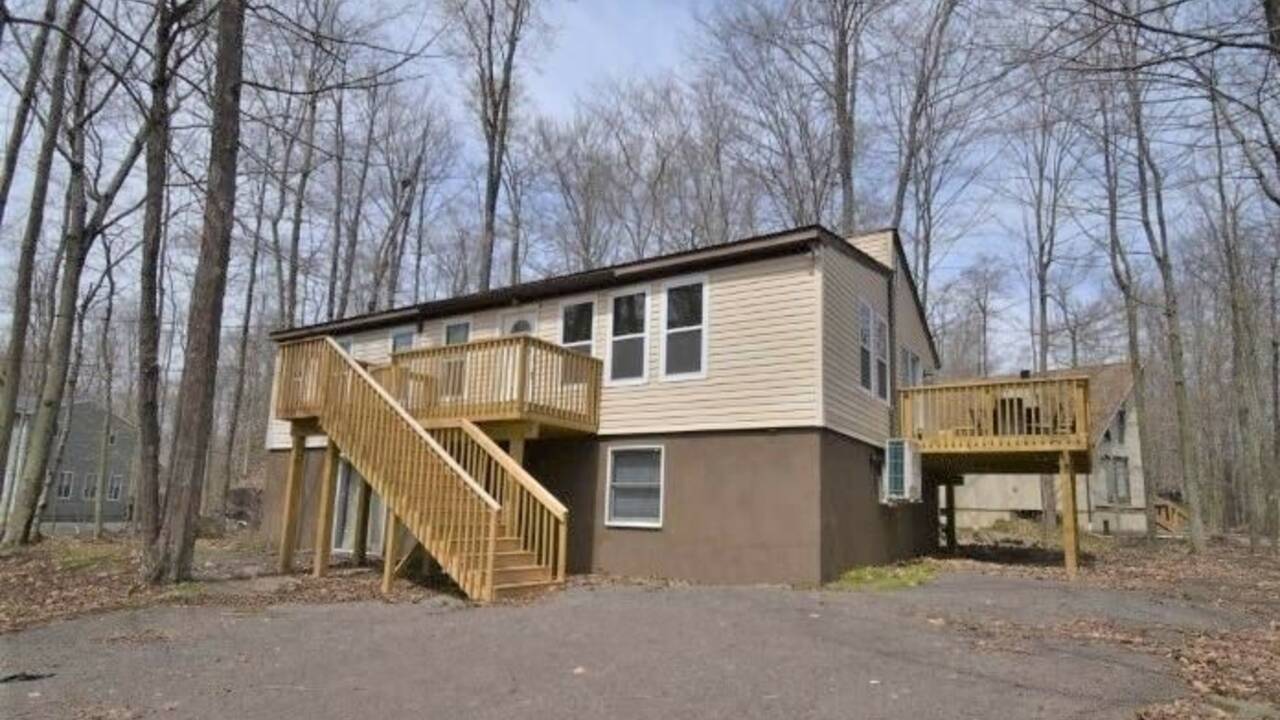 Raised Ranch Lot Oversized Raised Ranch on Corner Lot in Arrowhead Lake