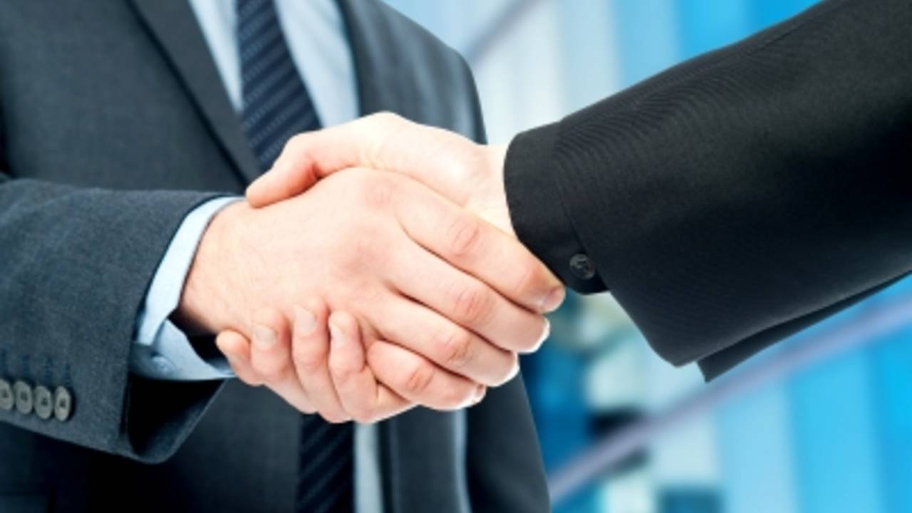 realtor-handshake.jpg