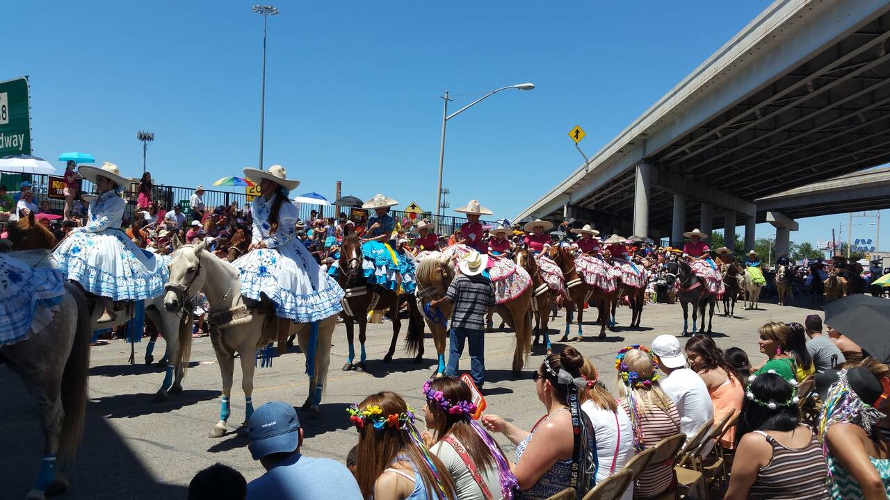 Fiesta_Parade_in_San_Antonio.jpg