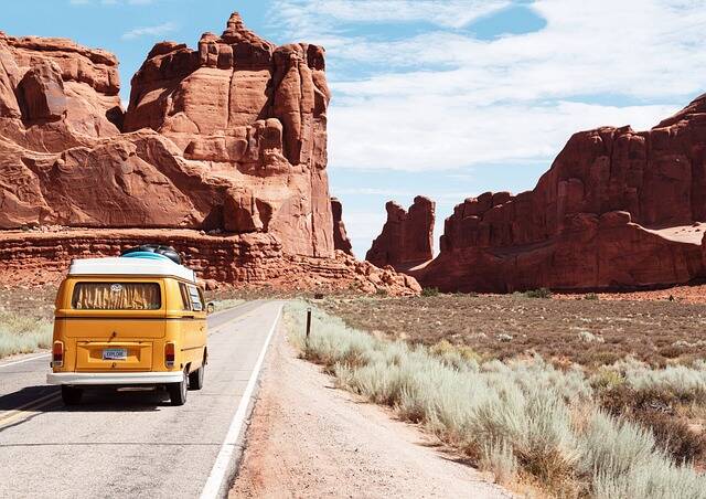 Arizona_Van_Road_by_Pexels_Pixabay.jpg