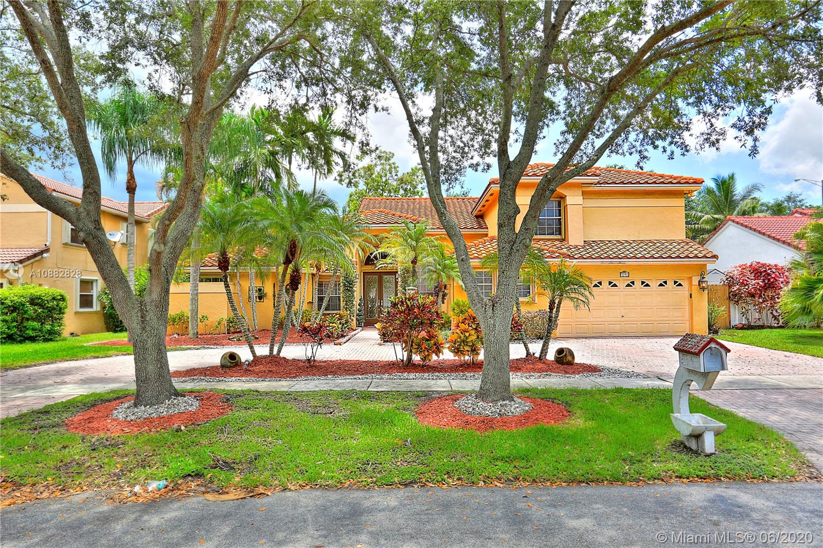 A 5/4.5 Embassy Lakes Pool Home SOLD in Cooper City