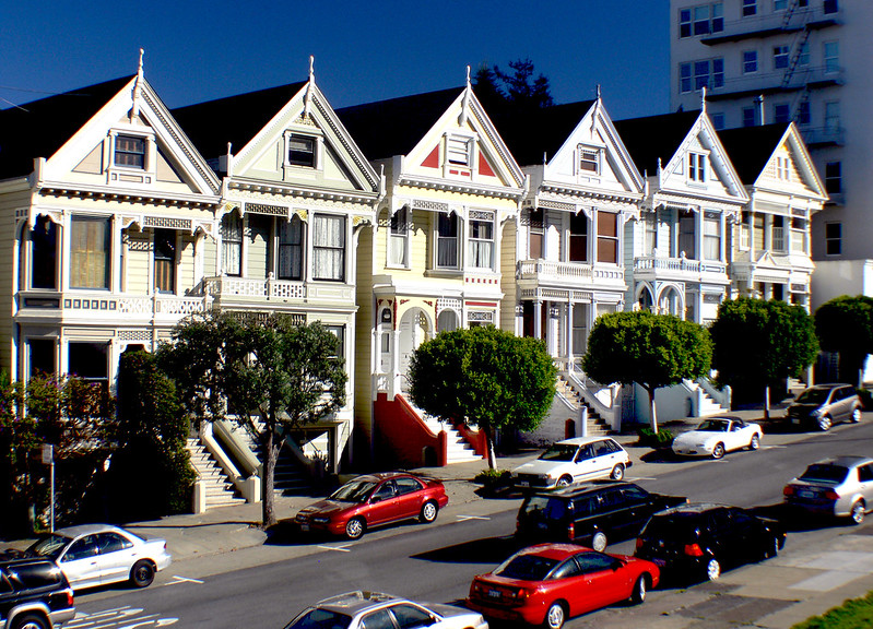 row_of_Victorian_houses_at_710–720_Steiner_Street__across_from_Alamo_Square_park.jpg