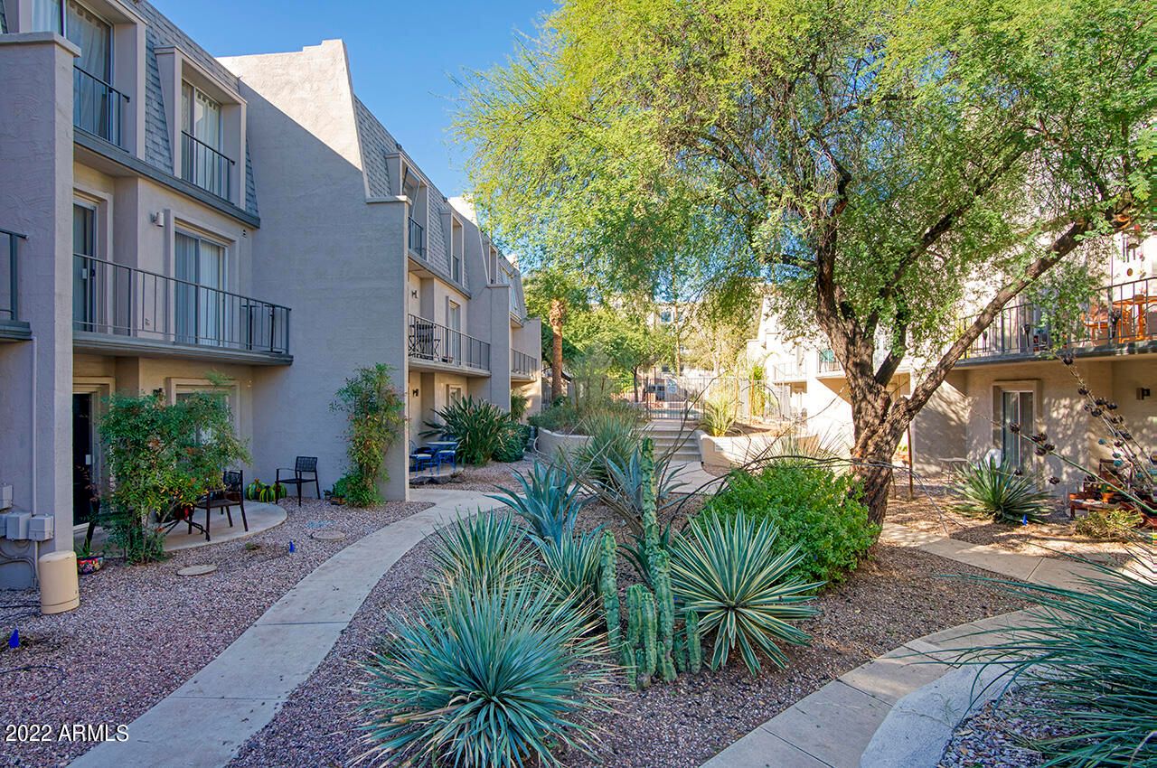 One bedroom condo for sale in Gated Community Phx Con