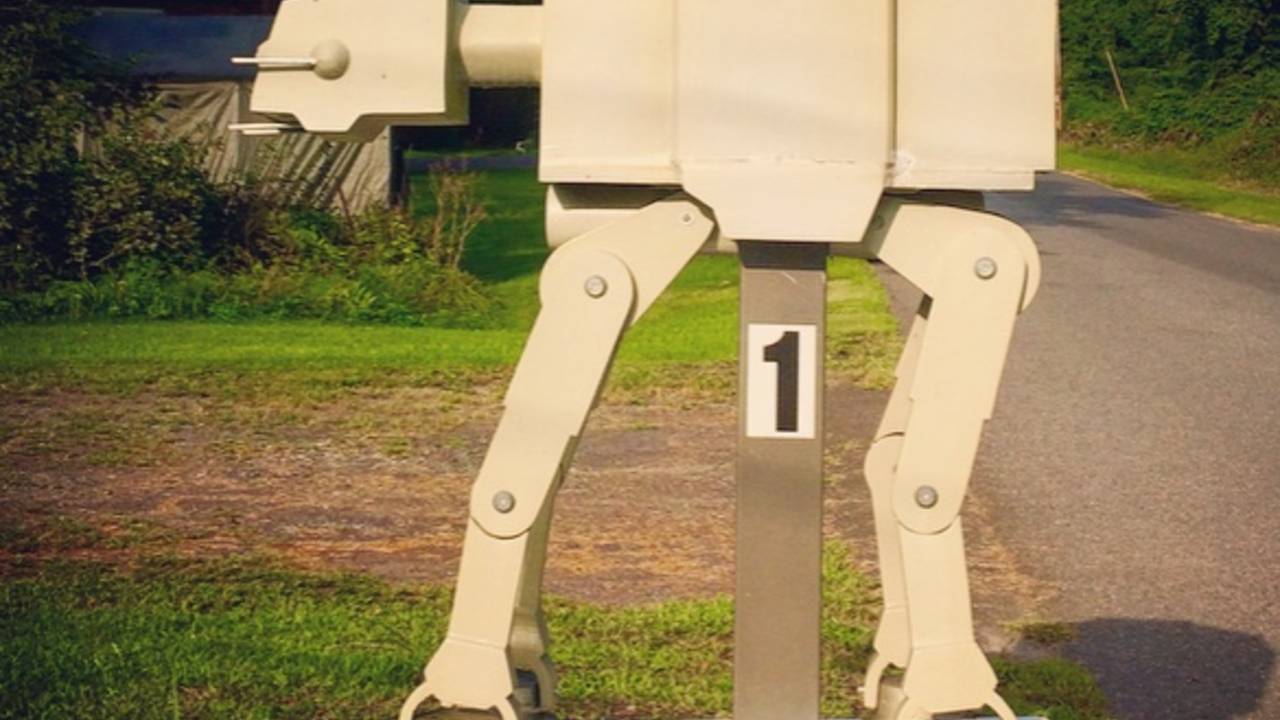 AT-AT_walker_starwars_mail_box_photo_by_new_york_feng_shui_consultant_laura_cerrano.jpg