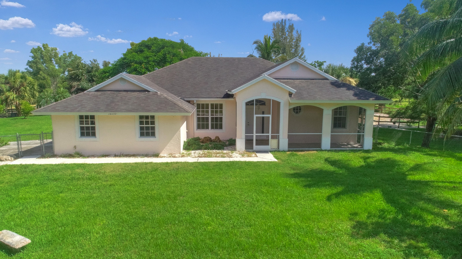 Sprawling Loxahatchee, FL home offering indoor & outdoo