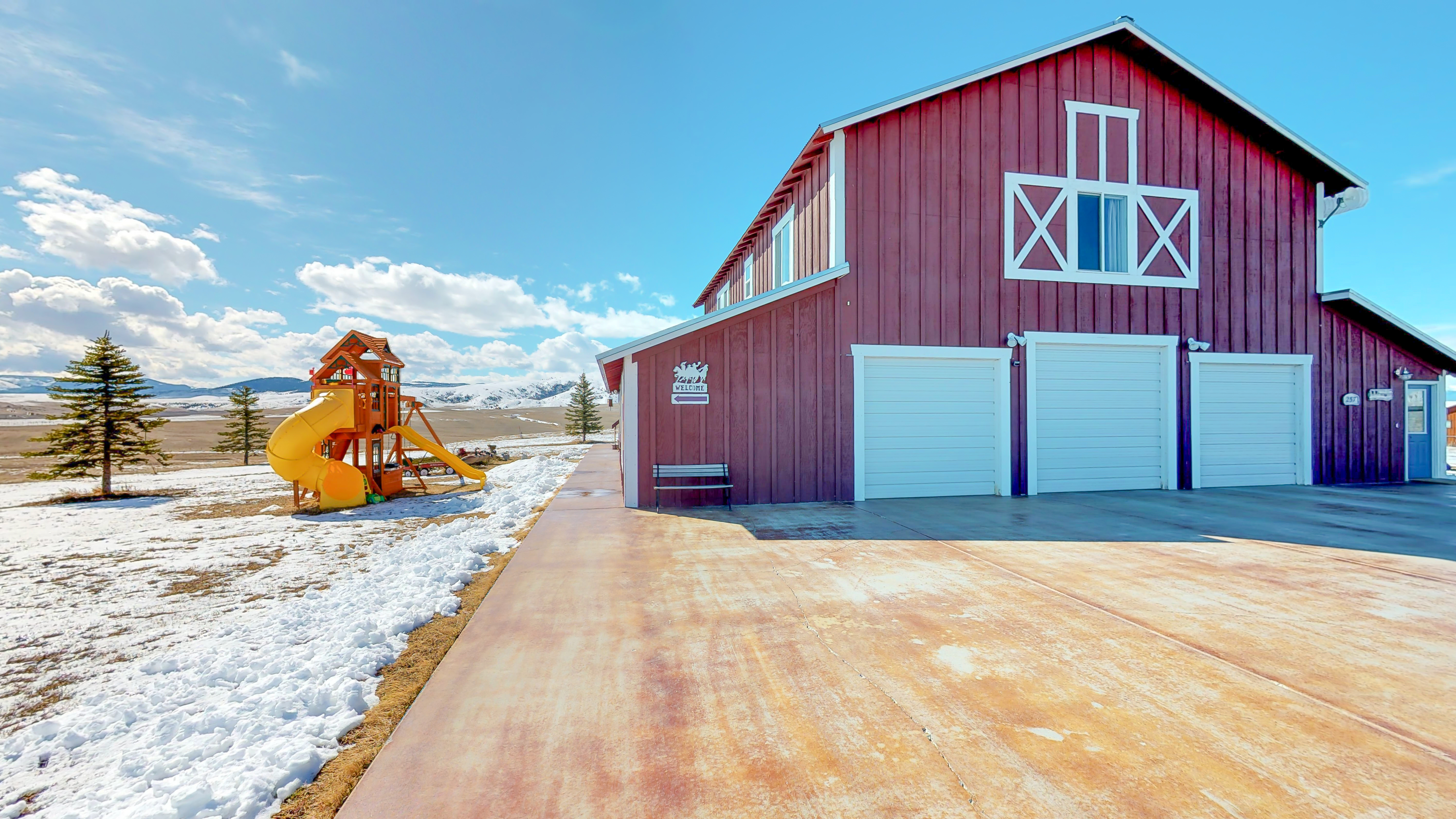 Panoramic Mountain Views in Manhattan, MT
