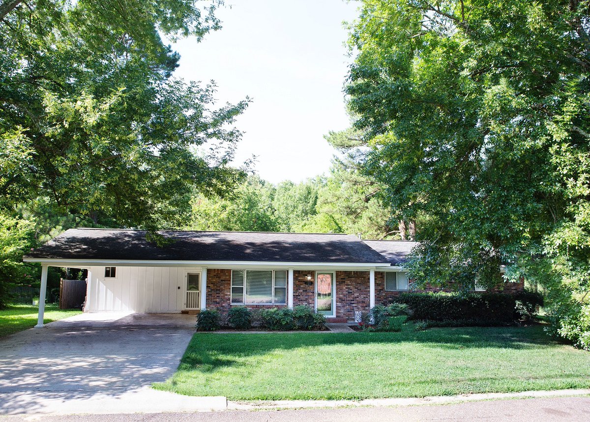 OPEN HOUSE 2305 Maple Dr. Starkville, MS 39759