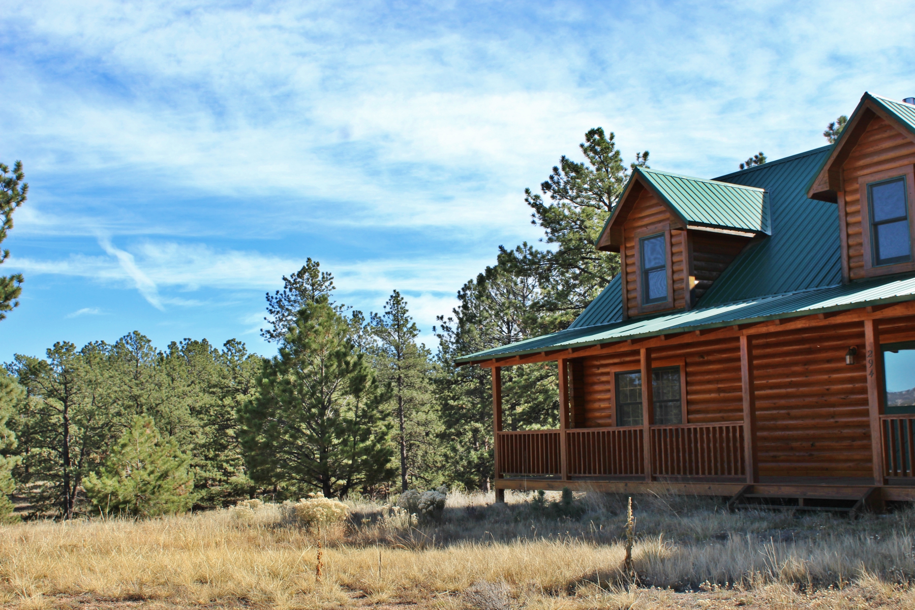 Log Home with Views of the Sangre de Cristo Mountains