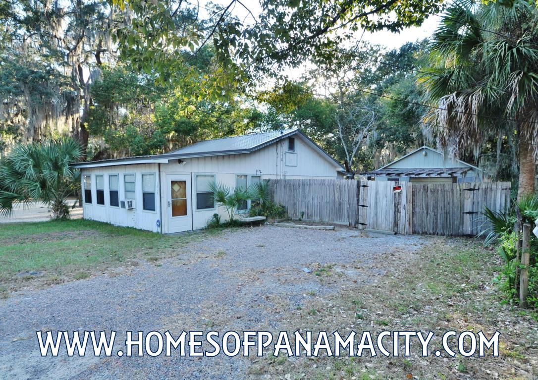 New Listing! Cute Beach Cottage a Block From the Bay!