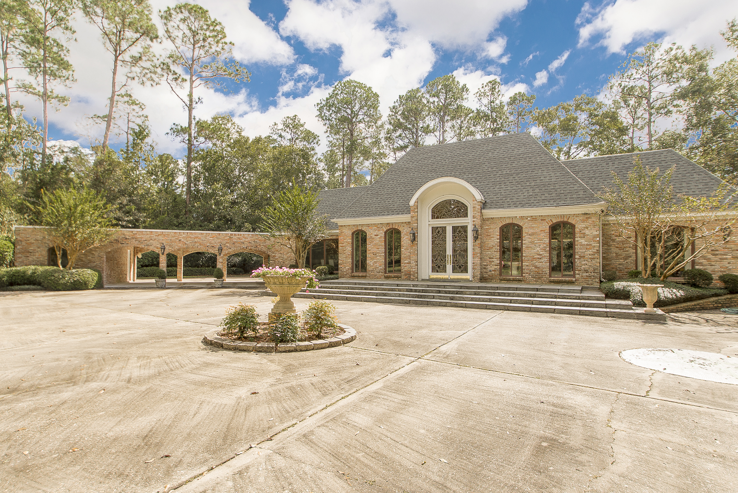 Luxury estate on over 4 acres 408 Christian Lane, Sli
