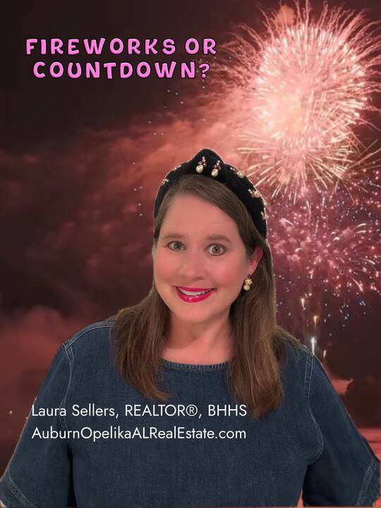 New_years_in_auburn_fireworks_or_countdown.jpg