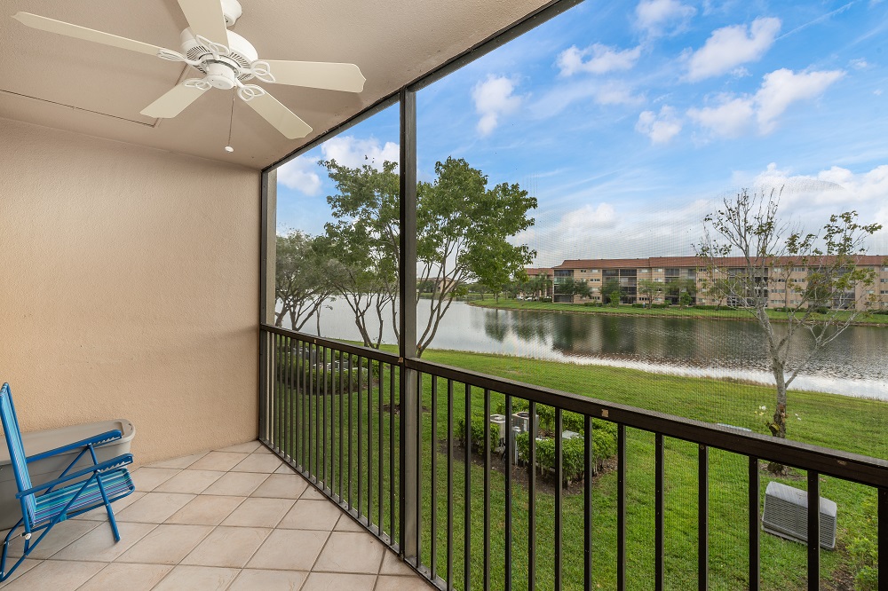 A Fully Updated 2/2 Condo FOR SALE in Pembroke Pines