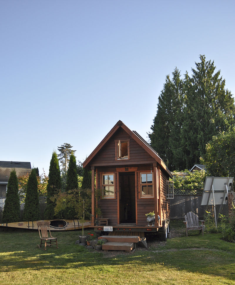 220px-Tiny_house_in_yard__Portland.jpg