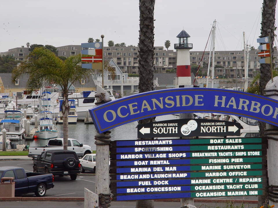marina_with_sign.JPG