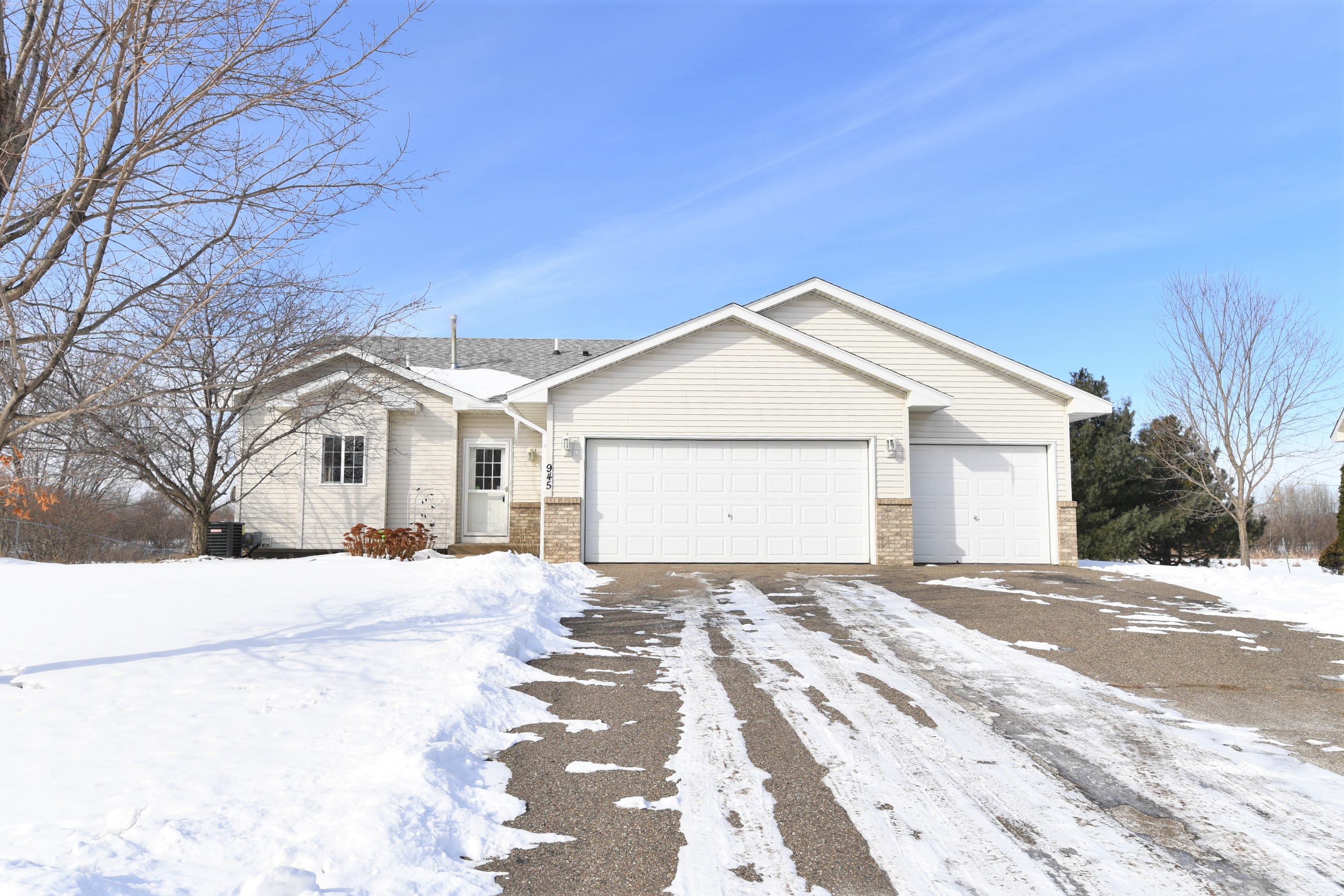 Re/Max Results 3BR/2BA Cambridge Home Near Joe's Lake