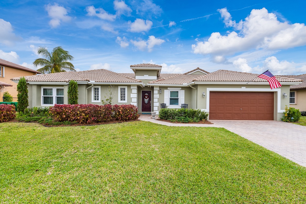 Rare 4/2 Hawkes Bluff Home on Huge Lot FOR SALE