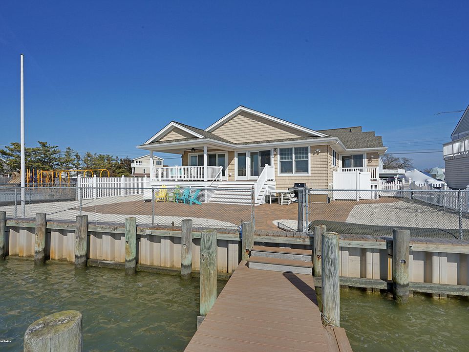 BAYFRONT HOME ON LBI WITH BULKHEAD