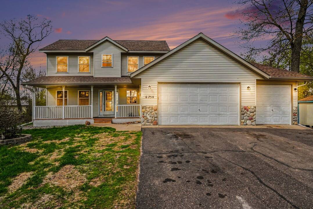 Spacious_North_Branch_Home_on_Over_an_Acre.jpg
