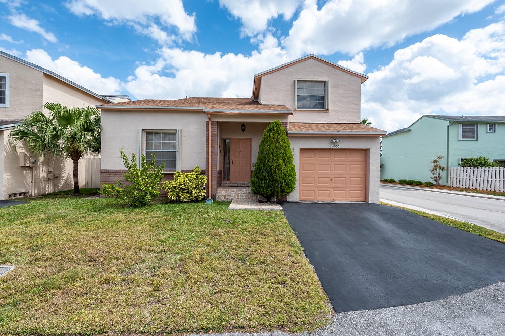 A Perfectly Updated 3/2.5 Shenandoah Home SOLD in Davie