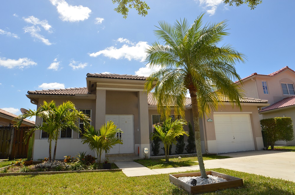 3 Bed/2 Bath Pool Home Sold in Poinciana Parc in Davie