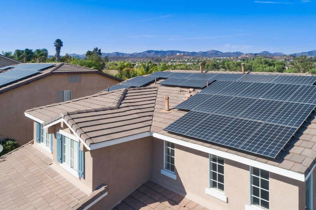Buying a Home with Solar Panels in Phoenix? Read This!