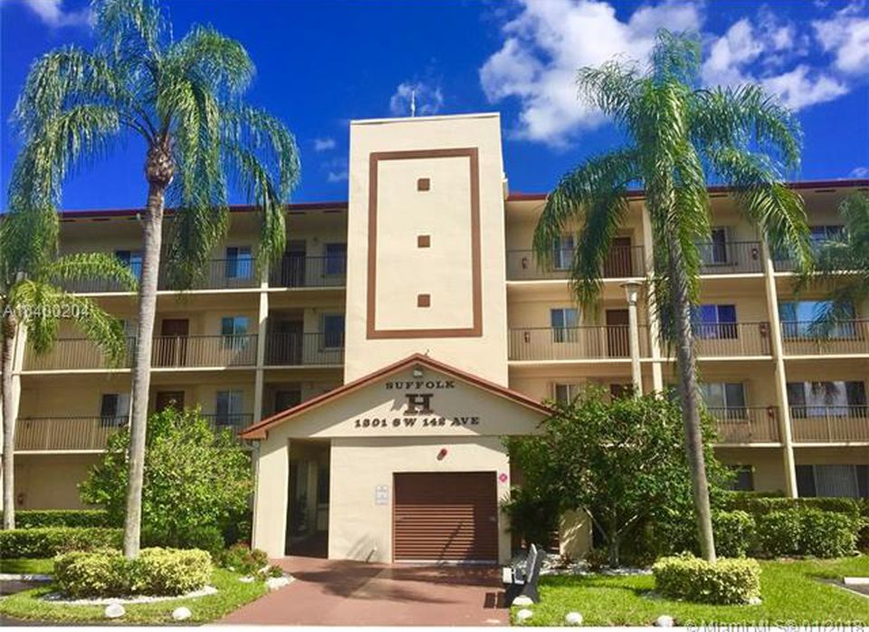 A 2/2 Century Village Condo For Sale in Pembroke Pines