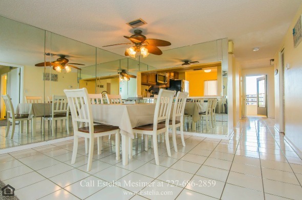 Real Estate Properties for Sale in Tierra Verde FL - Whether its an intimate meal or a full-blown gathering, the stylish and modern dining space of this townhouse for sale in Tierra Verde delivers!